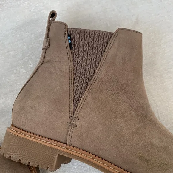 Toms Cleo Tan Suede Lug Soles Pull On Ankle Boots