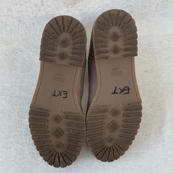 Toms Cleo Tan Suede Lug Soles Pull On Ankle Boots