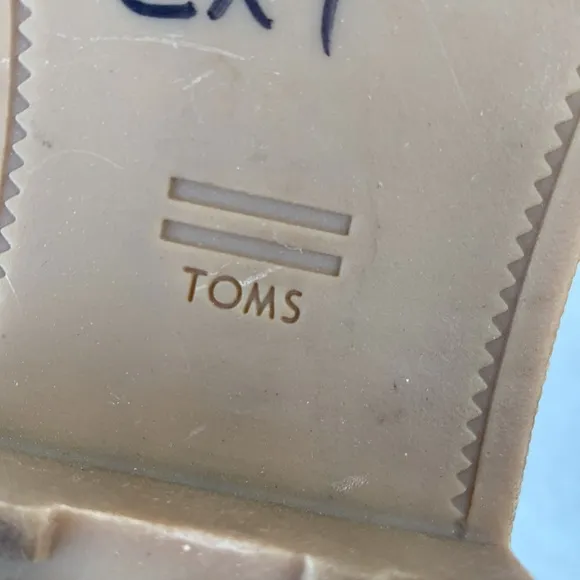 Toms Cleo Tan Suede Lug Soles Pull On Ankle Boots