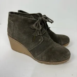 Toms olive green suede wedge ankle boots