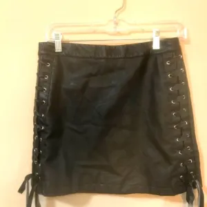 TOPSHOP LEATHER SKIRT LIKE NEW BLACK RIBBON TIE DESIGN ON BOTH SIDE