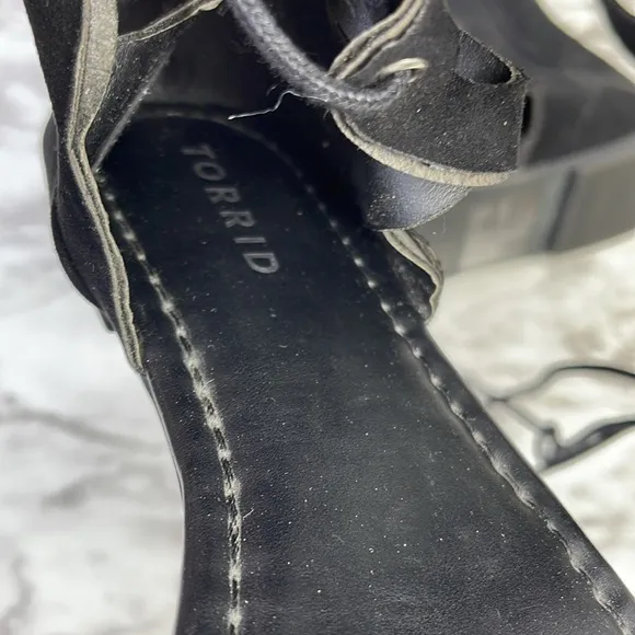Torrid Cutout Lace Up Knee High Sandals Gladiator Black size 7W
