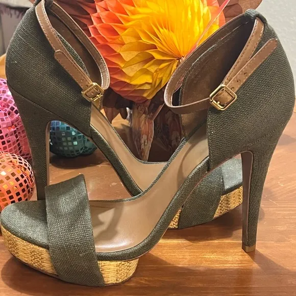 Tory Burch ‘Amina’ High Heel Sandals In Olive, Size US 10M, No Box