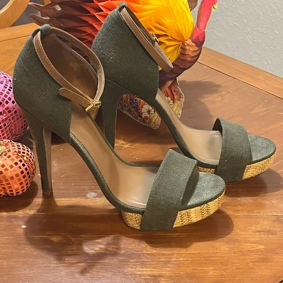 Tory Burch ‘Amina’ High Heel Sandals In Olive, Size US 10M, No Box