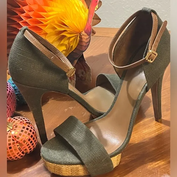 Tory Burch ‘Amina’ High Heel Sandals In Olive, Size US 10M, No Box