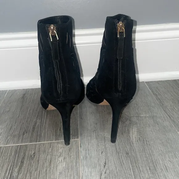 TORY BURCH Leyla Laser-Cut Suede Ankle Boots size 9