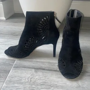 TORY BURCH Leyla Laser-Cut Suede Ankle Boots size 9