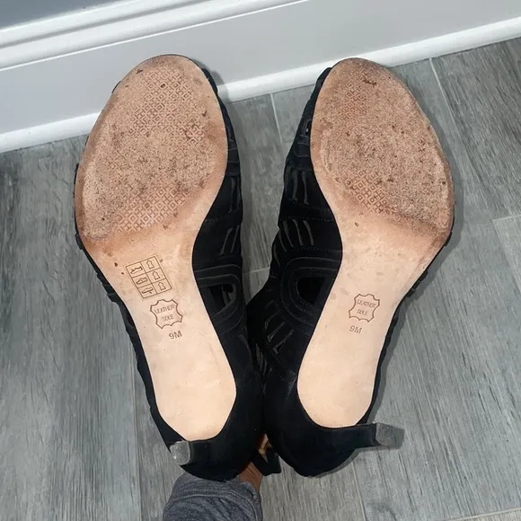 TORY BURCH Leyla Laser-Cut Suede Ankle Boots size 9