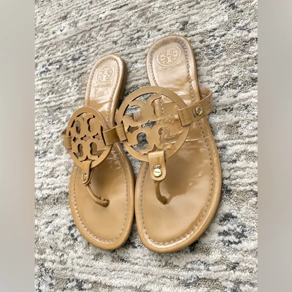TORY BURCH Miller Patent Leather Sandals Size 9 Tan Beige Classic Designer Logo