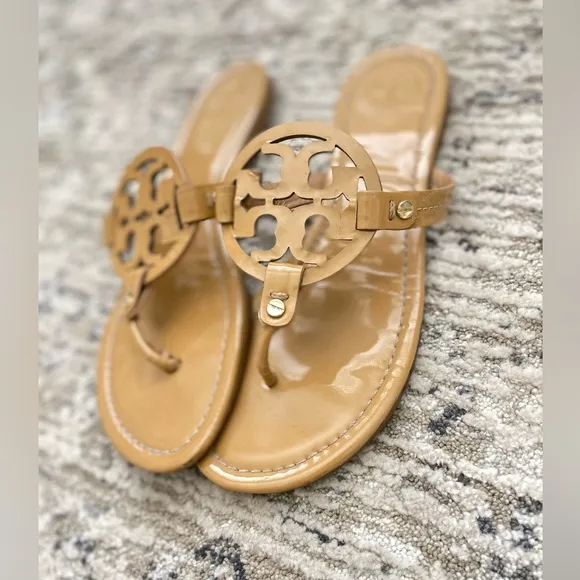 TORY BURCH Miller Patent Leather Sandals Size 9 Tan Beige Classic Designer Logo