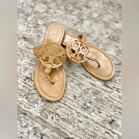 TORY BURCH Miller Patent Leather Sandals Size 9 Tan Beige Classic Designer Logo