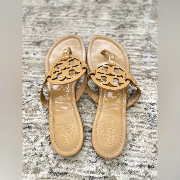 TORY BURCH Miller Patent Leather Sandals Size 9 Tan Beige Classic Designer Logo