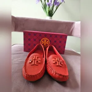 Tory Burch Orange Leather Loafers Women size 6.5 Brand New in the box