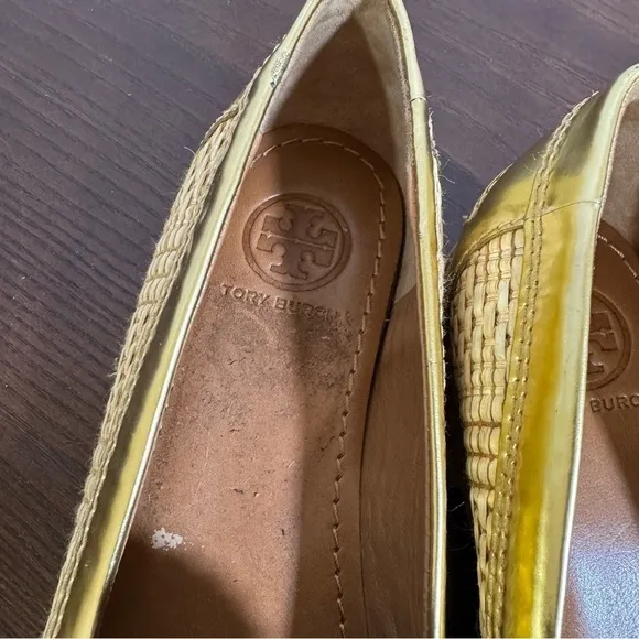 TORY BURCH Raffia &amp; Metallic Gold Leather Trims Loafers in size 6 New