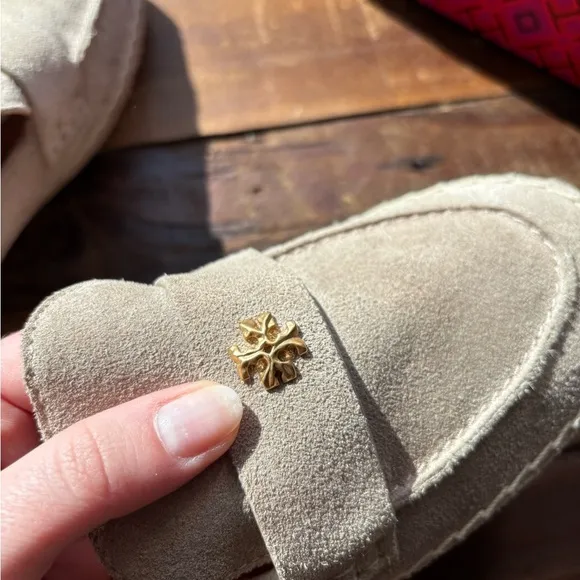 Tory Burch Taupe Suede Loafer Mule Flats Gold Logo Size 8