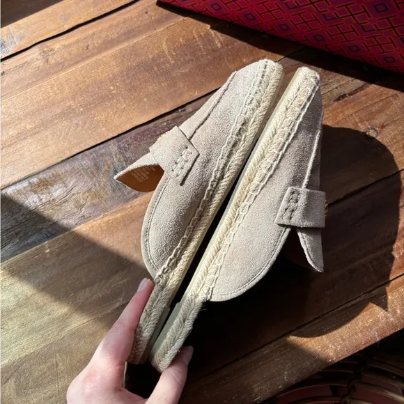 Tory Burch Taupe Suede Loafer Mule Flats Gold Logo Size 8