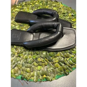 TORY BURCH - Women's Black Thong Sandals Size 7M