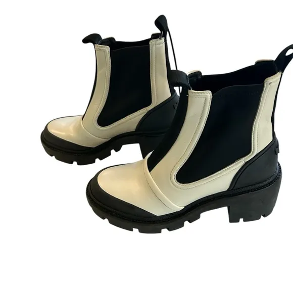 Tory Burch Women's Lug-Sole Chelsea Boots Ivory &amp; Black, size 8, NWOT Sample