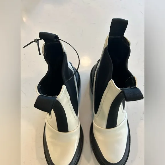 Tory Burch Women's Lug-Sole Chelsea Boots Ivory &amp; Black, size 8, NWOT Sample