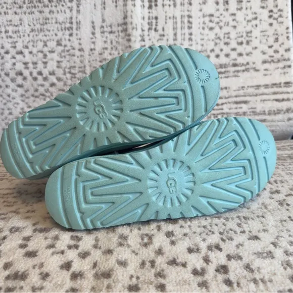 UEC Ugg Ultra Mini Classic Boot Size 10 in Seafoam