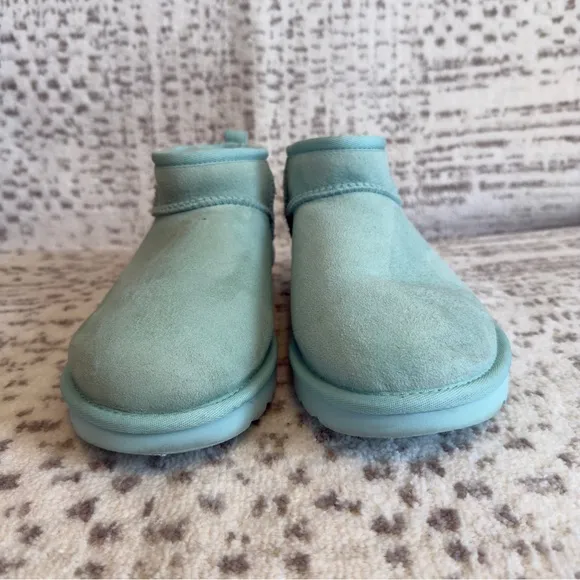 UEC Ugg Ultra Mini Classic Boot Size 10 in Seafoam