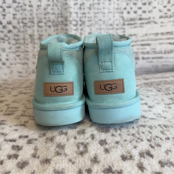 UEC Ugg Ultra Mini Classic Boot Size 10 in Seafoam