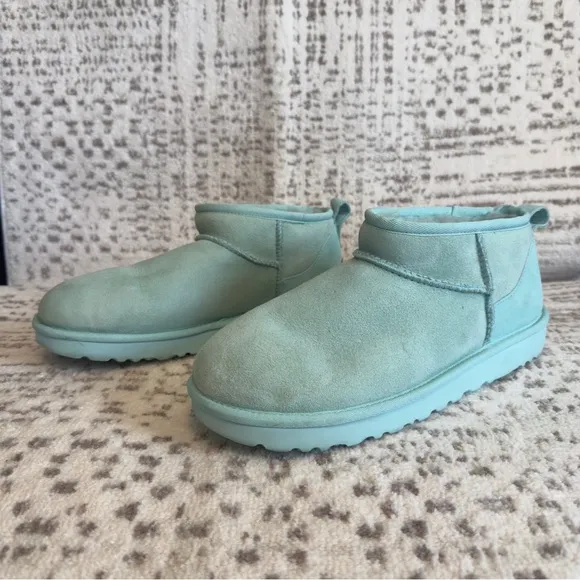 UEC Ugg Ultra Mini Classic Boot Size 10 in Seafoam