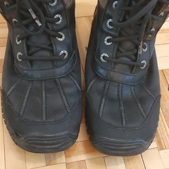 Ugg Adirondack II sheepwool inside leather and suede boots size 6.5