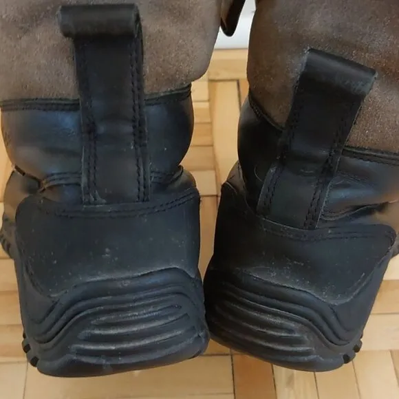 Ugg Adirondack II sheepwool inside leather and suede boots size 6.5