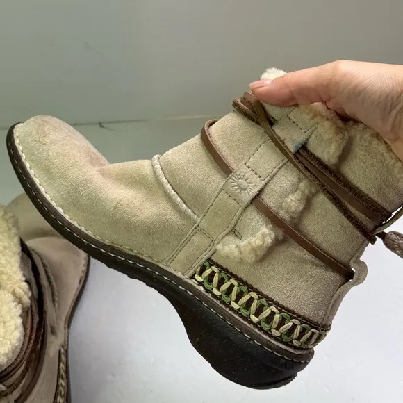 Ugg Allegheny Beige Suede Boots Leather laces suede upper Womens 7US