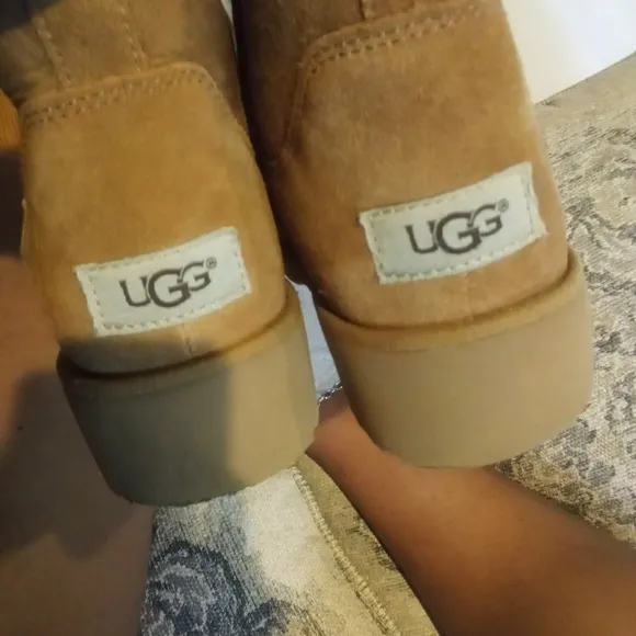Ugg amie woman's classic slim short boots size 7