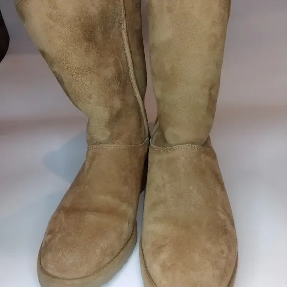 Ugg amie woman's classic slim short boots size 7