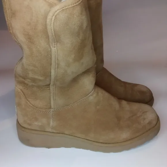 Ugg amie woman's classic slim short boots size 7