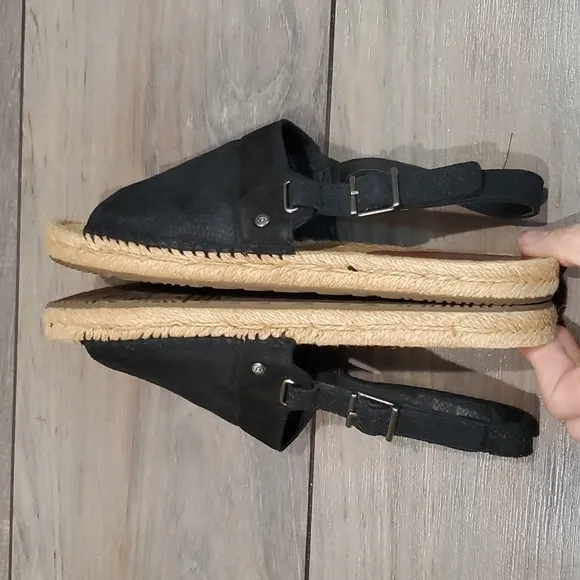 Ugg &quot;Like New &quot; Isadora Espadrille flat sandals sz 7