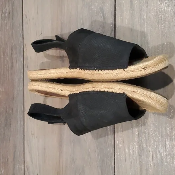 Ugg &quot;Like New &quot; Isadora Espadrille flat sandals sz 7