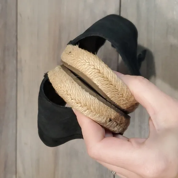 Ugg &quot;Like New &quot; Isadora Espadrille flat sandals sz 7