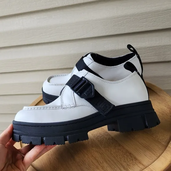 UGG Ashton white loafers slip ons women's size 9