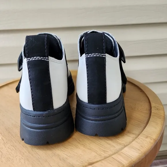 UGG Ashton white loafers slip ons women's size 9