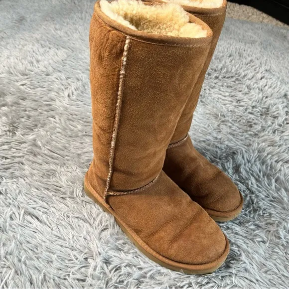 UGG Australia Boots Women's Size 7 Classic Tall Color Chestnut