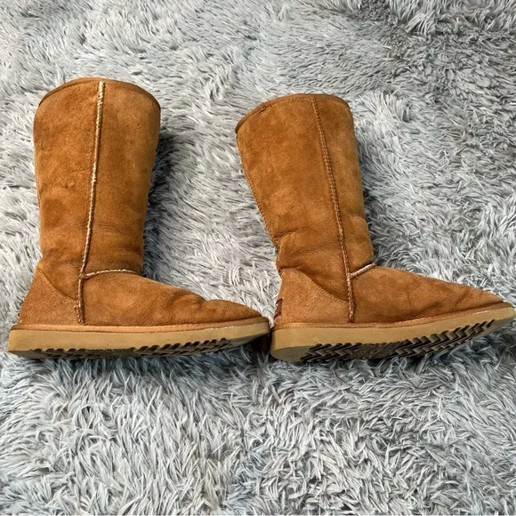 UGG Australia Boots Women's Size 7 Classic Tall Color Chestnut