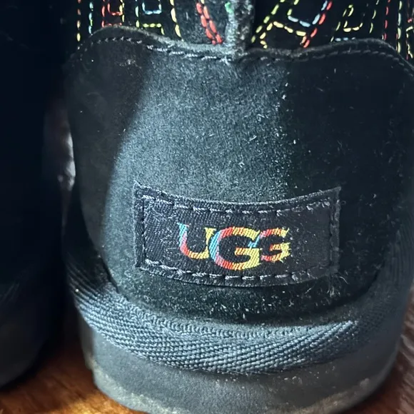 UGG Australia Classic II Graphic Kids Youth Girls Boots 1112383K Black Size 3