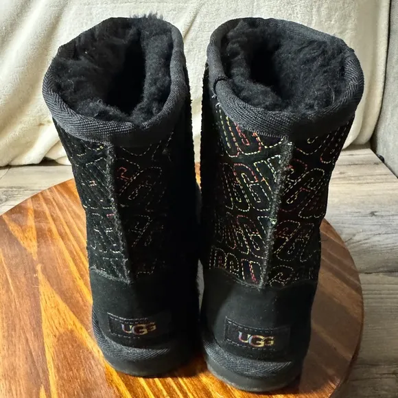 UGG Australia Classic II Graphic Kids Youth Girls Boots 1112383K Black Size 3