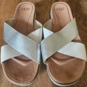UGG Australia Kari Flat White Silver Metallic Sandals US Womens Size 6.5