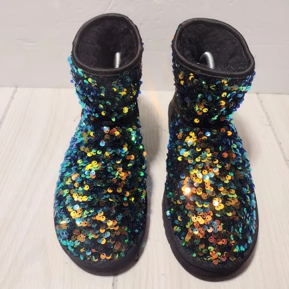 Ugg Australia Kids  Classic II Stellar Sequin Boots  Size 5