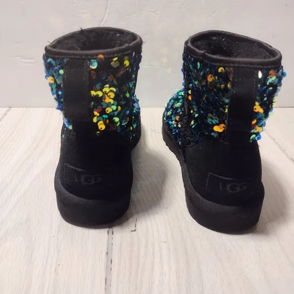 Ugg Australia Kids  Classic II Stellar Sequin Boots  Size 5