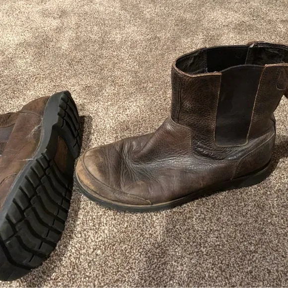 UGG Australia Men’s 11 Brown Leather Boots Genuine Sheepskin Slip On Shoes