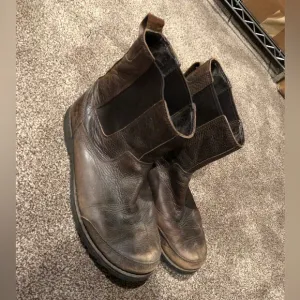 UGG Australia Men’s 11 Brown Leather Boots Genuine Sheepskin Slip On Shoes