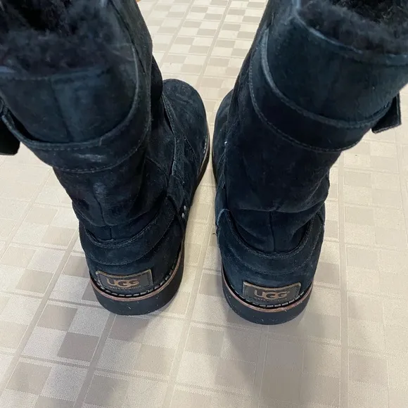 UGG Australia Noira Boots Women's Black Leather Shearling Lined Size 9 EU 40