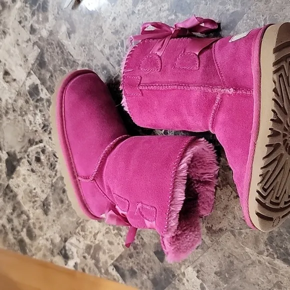 UGG Australia Pink Azalea Youth Girls Bailey Bow Boots. SIZE 10.5