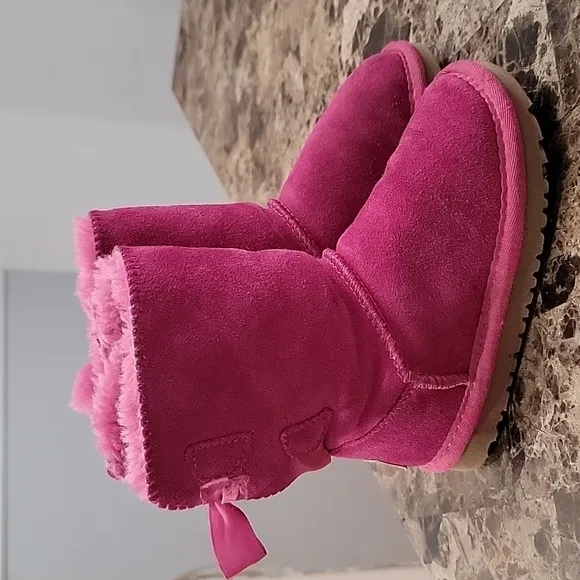 UGG Australia Pink Azalea Youth Girls Bailey Bow Boots. SIZE 10.5
